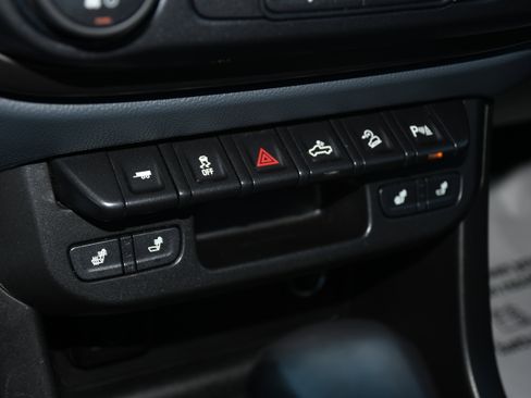 Used 2022 Chevrolet Colorado Z71 w/ Z71 Midnight Edition image 14