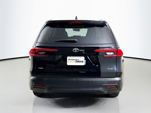 Used 2024 Toyota Grand Highlander XLE image 7