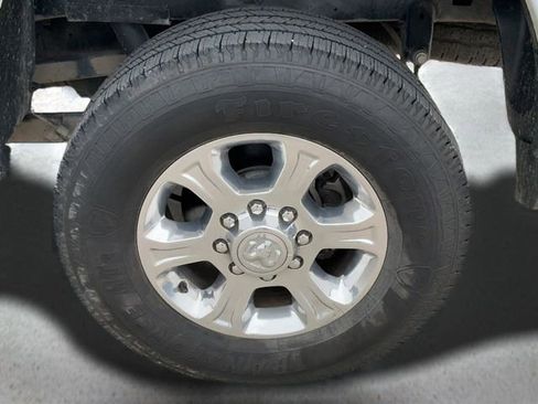 Used 2024 RAM 2500 Big Horn AWD/4WD image 9