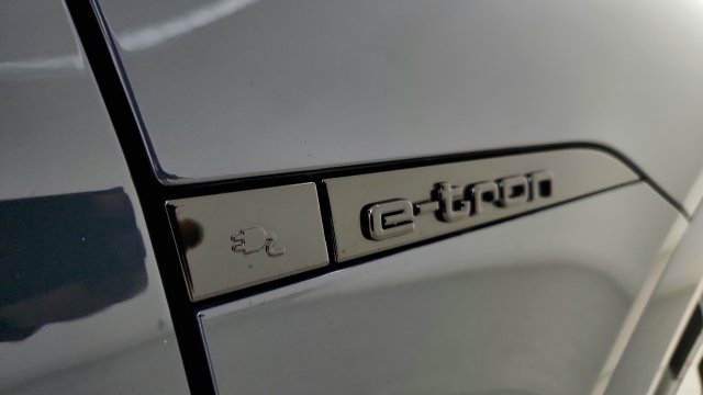 Used 2024 Audi Q8 e-tron Premium Plus w/ Premium Plus Package AWD/4WD image 31