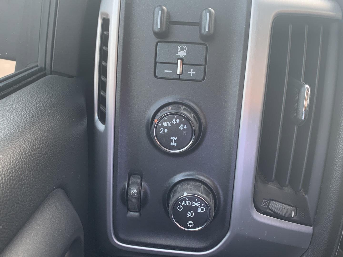 Used 2015 GMC Sierra 1500 SLE w/ SLE Value Package AWD/4WD image 11
