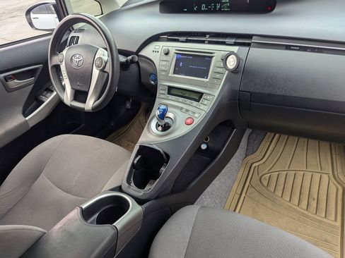 Used 2015 Toyota Prius Two image 31
