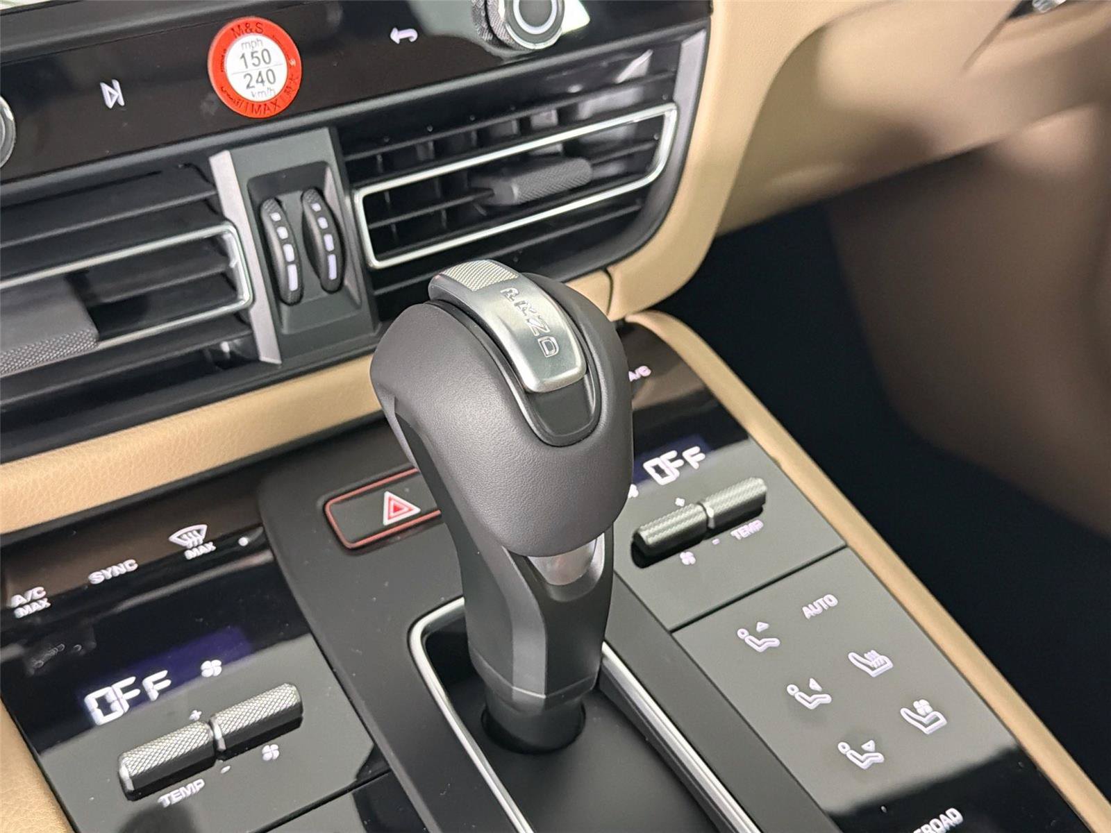 Certified 2026 Porsche Macan Turbo AWD/4WD image 34