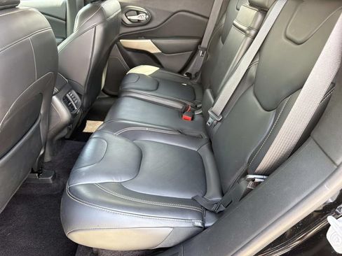 Used 2017 Jeep Cherokee Limited FWD image 12