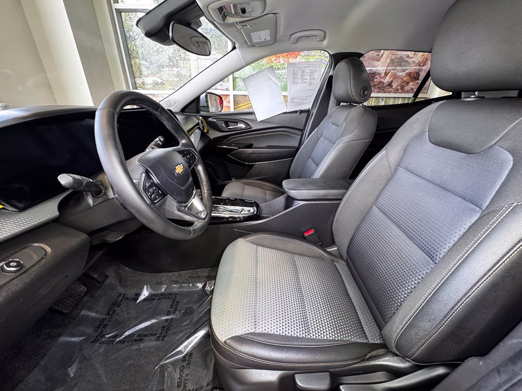 Used 2025 Chevrolet Trax LT w/ Driver Confidence Package FWD image 17
