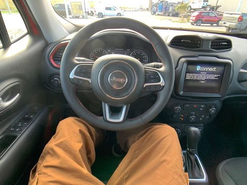 Used 2023 Jeep Renegade Trailhawk image 15