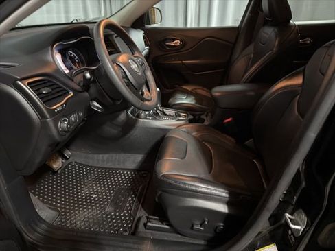 Used 2022 Jeep Cherokee Trailhawk w/ Premium Leather Package image 7