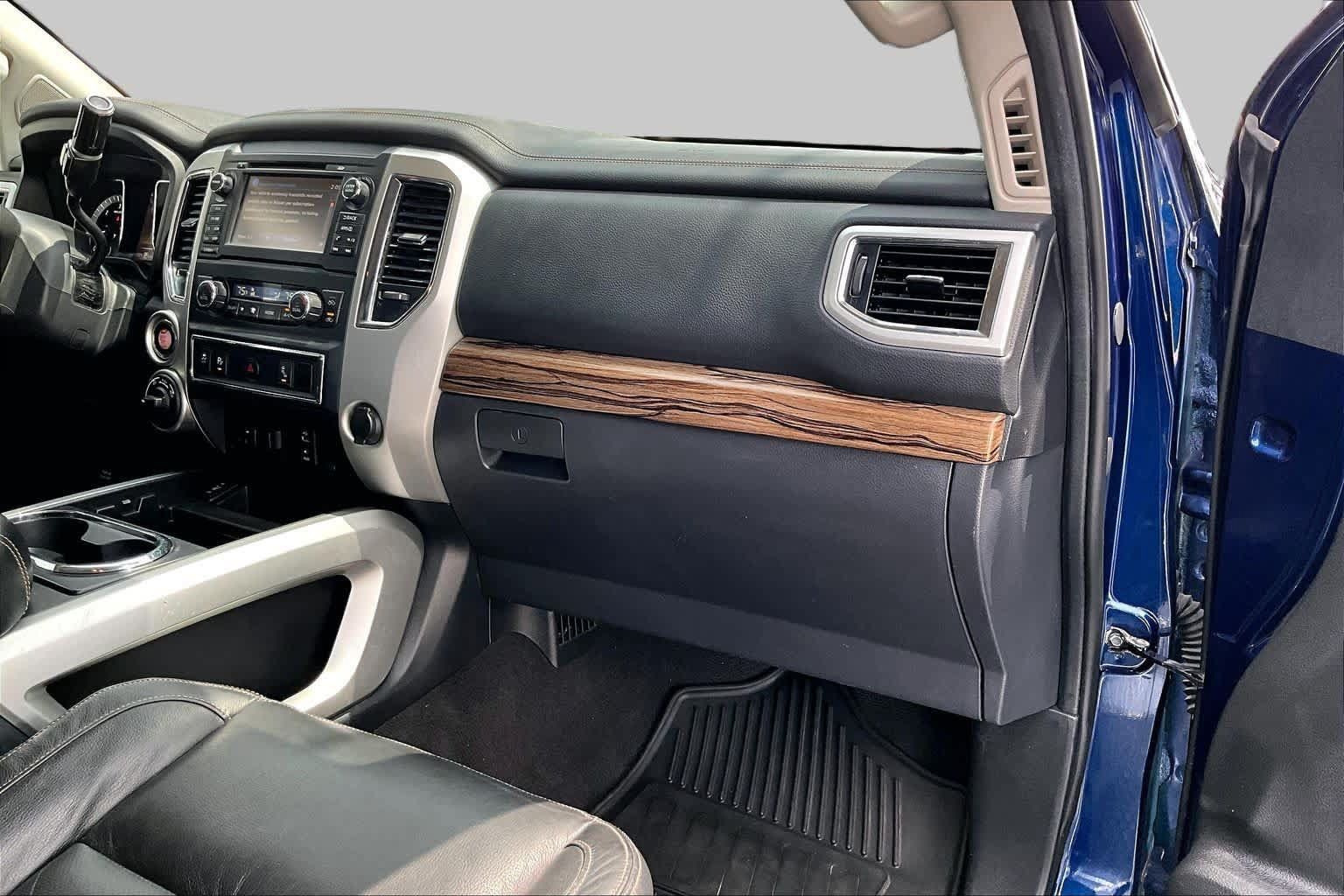 Used 2017 Nissan Titan SL AWD/4WD image 19