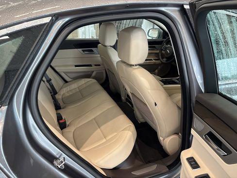 Used 2017 Jaguar XF Prestige image 18