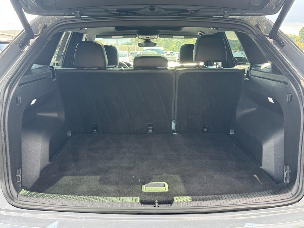 Used 2025 Volkswagen Atlas Cross Sport SE FWD image 8
