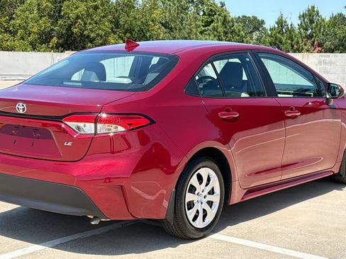 Used 2025 Toyota Corolla LE FWD image 4