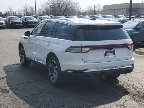 New 2026 Lincoln Aviator AWD image 3