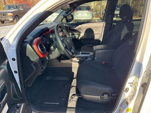 Used 2019 Toyota Tacoma TRD Off-Road image 11