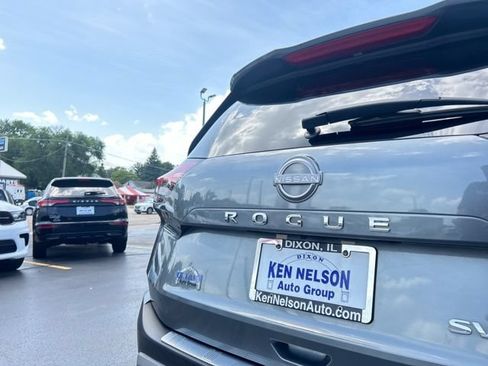 Used 2023 Nissan Rogue SV AWD/4WD image 5