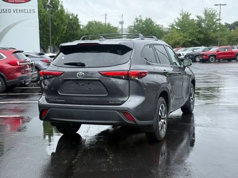 Used 2023 Toyota Highlander XLE AWD/4WD image 6