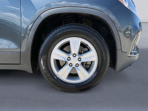 Used 2019 Chevrolet Trax LT w/ Driver Confidence Package FWD image 9