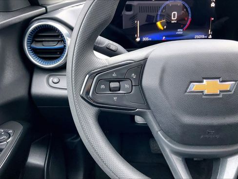 Used 2025 Chevrolet Trax LT image 22