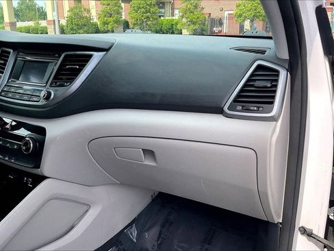 Used 2017 Hyundai Tucson SE AWD/4WD image 15