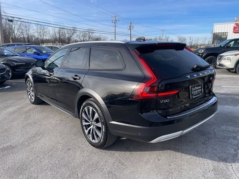 Certified 2024 Volvo V90 B6 Cross Country Plus image 2