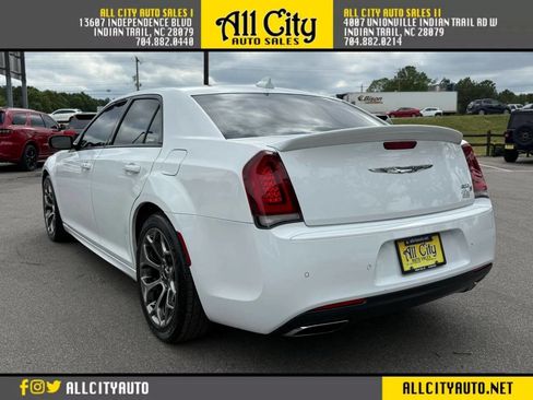 Used 2018 Chrysler 300 S w/ 300S Premium Group RWD image 5