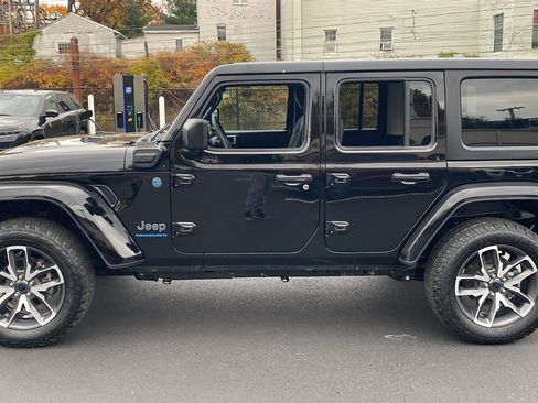 Used 2024 Jeep Wrangler Sport S w/ Convenience Group image 4