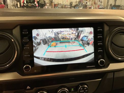 Used 2020 Toyota Tacoma SR5 AWD/4WD image 24