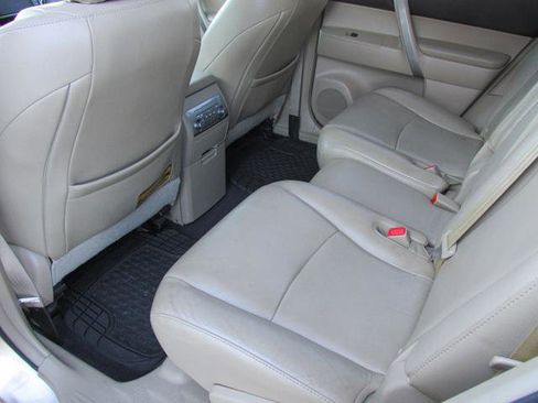 Used 2013 Toyota Highlander 4WD image 10
