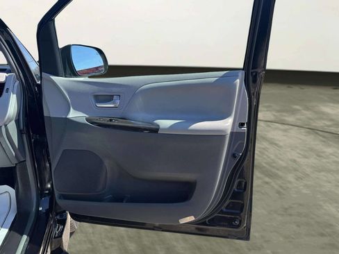 Used 2016 Toyota Sienna XLE image 20