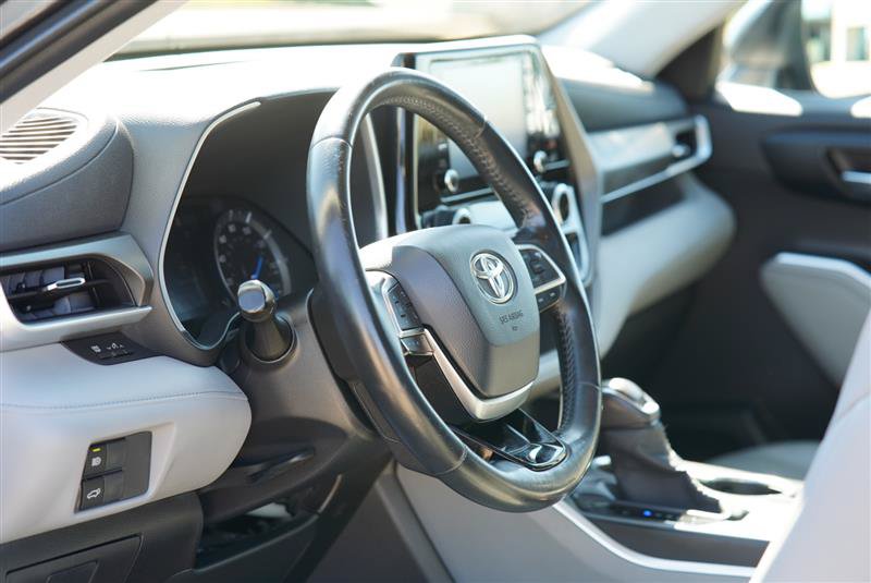 Used 2020 Toyota Highlander XLE AWD/4WD image 55