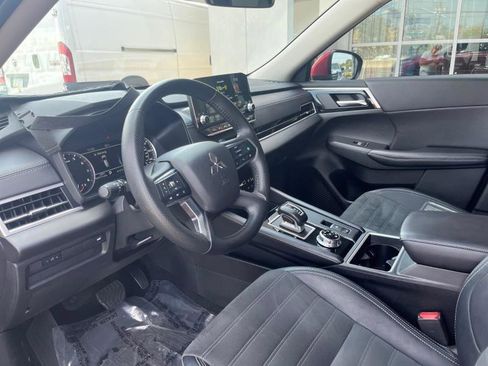 Used 2024 Mitsubishi Outlander SE image 9