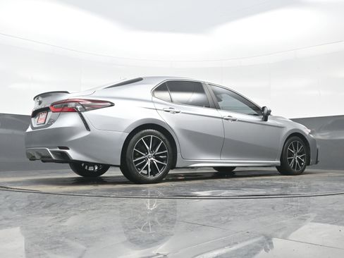 Used 2023 Toyota Camry SE image 32