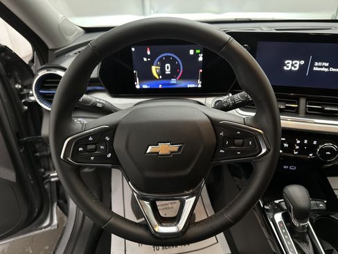 Used 2025 Chevrolet Trax LT w/ LT Convenience Package image 22