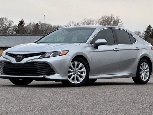 Used 2018 Toyota Camry L image 1