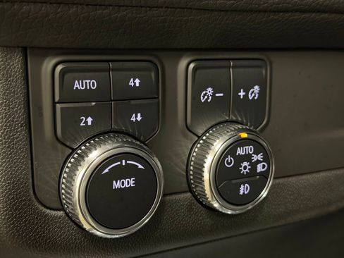 Certified 2023 GMC Yukon Denali image 38