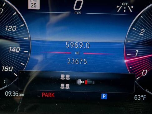 Used 2024 Mercedes-Benz GLS 450 4MATIC image 11