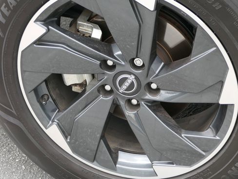 Used 2024 Nissan Rogue SV FWD image 11
