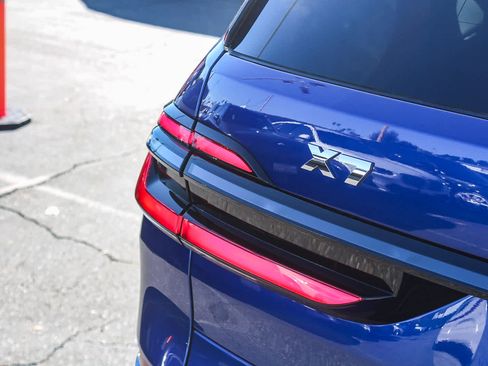 Used 2025 BMW X7 M60i image 7