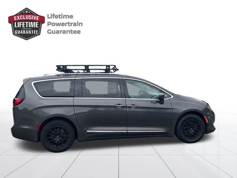 Used 2018 Chrysler Pacifica Touring-L Plus FWD image 6