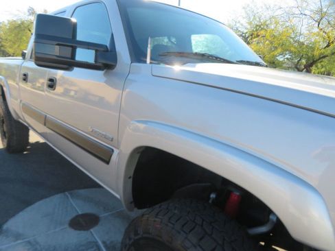 Used 2004 Chevrolet Silverado 2500 LS w/ Skid Plate Package image 9