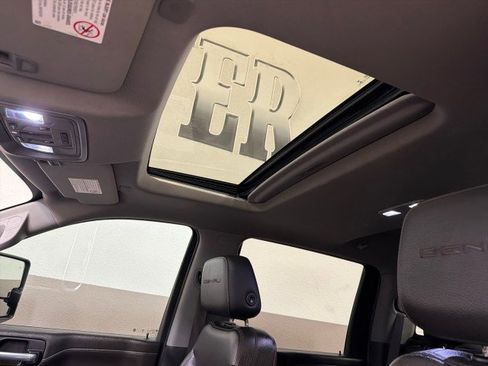 Used 2020 GMC Sierra 2500 Denali w/ Denali Ultimate Package image 15