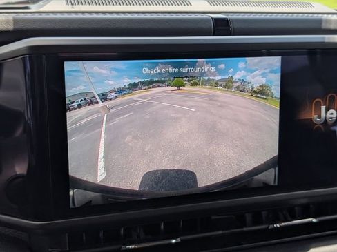 Used 2025 Jeep Wrangler Unlimited Sahara AWD/4WD image 16