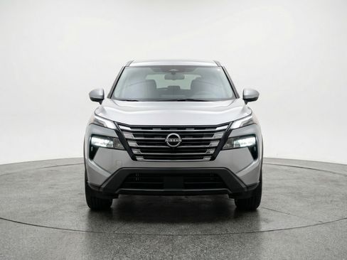 Used 2025 Nissan Rogue SV image 2