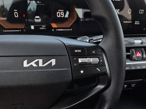 Used 2025 Kia K4 FWD image 26