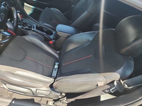 Used 2019 Hyundai Veloster 2.0 Premium image 20