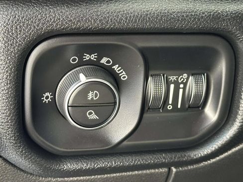 Used 2019 RAM 1500 Laramie AWD/4WD image 22
