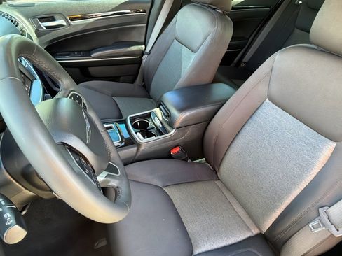 Used 2023 Chrysler 300 Touring w/ Sport Appearance Package image 17