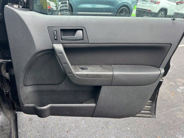 Used 2010 Ford Focus SE FWD image 27