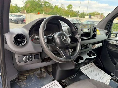 Used 2019 Mercedes-Benz Sprinter 144 image 21