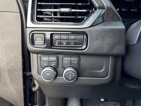 Used 2025 GMC Yukon Denali image 12