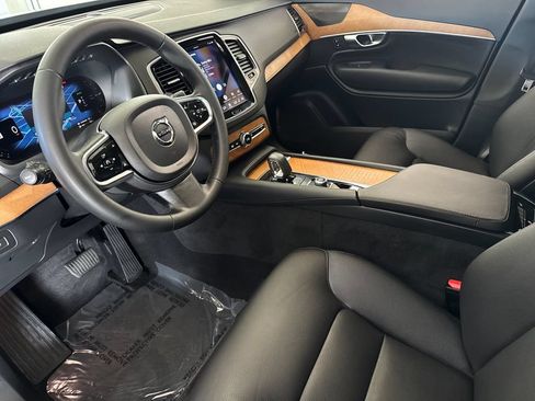 Certified 2023 Volvo XC90 T8 Plus AWD/4WD image 9